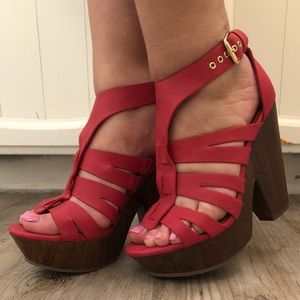 Red heel-wedges.